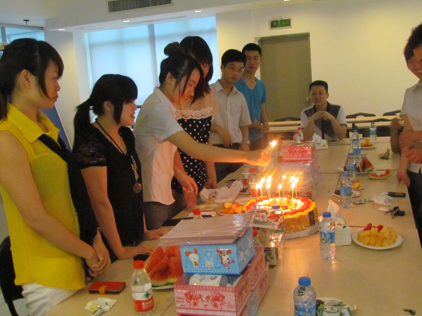 Luoxiang Aluminum holds monthly birthday party for employees